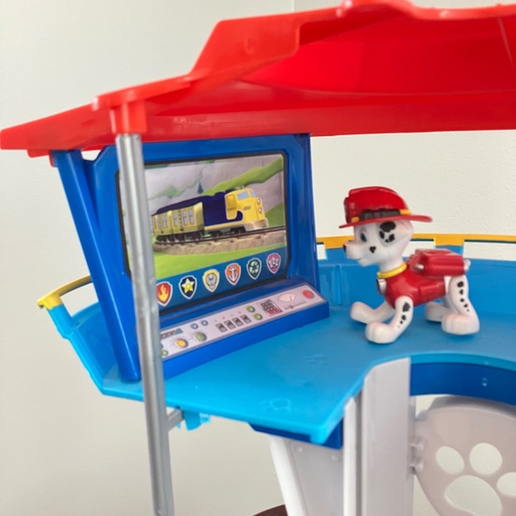 PAW PATROL Lookout Playset with Marshall & Rubble Action Figures - Picture 4 of 16